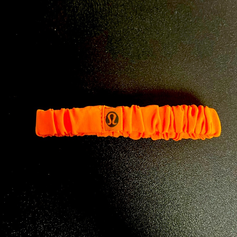 1044. NWOT - Lululemon Skinny Scrunchie Orange